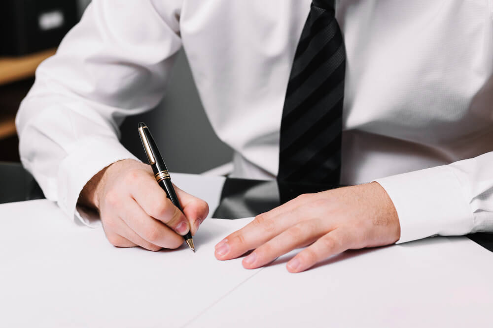 Sharjah Notary Public: How to Get Your Papers Notarized with Ease